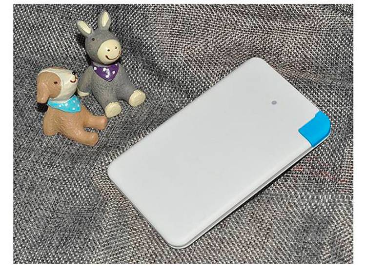 2500mAh--Card-Power-Bank-with-built-in-cable-(6).jpg